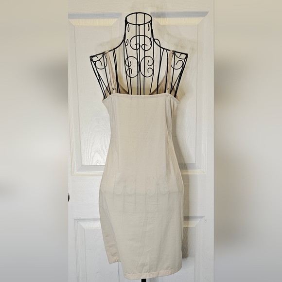 🌺BEBE Geometrical Design Pencil Dress - Picture 3 of 10